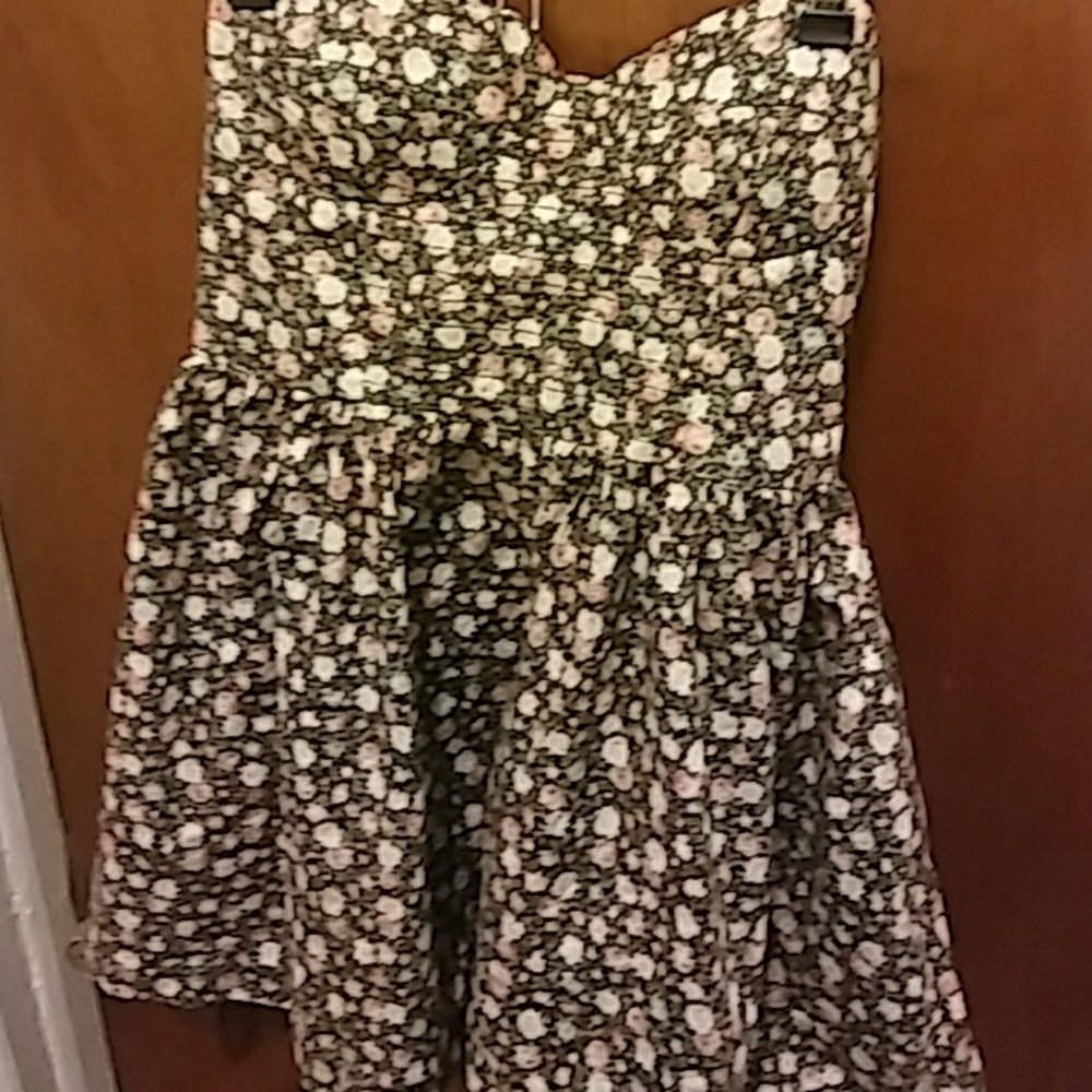 ❤️❤️Floral strapless dress💓💓